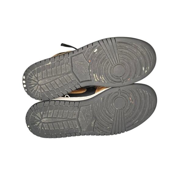 Nike Air Jordan Retro 1 Mid SE (GS) Size 5Y Metallic Gold DR6967-071 - Picture 5 of 6